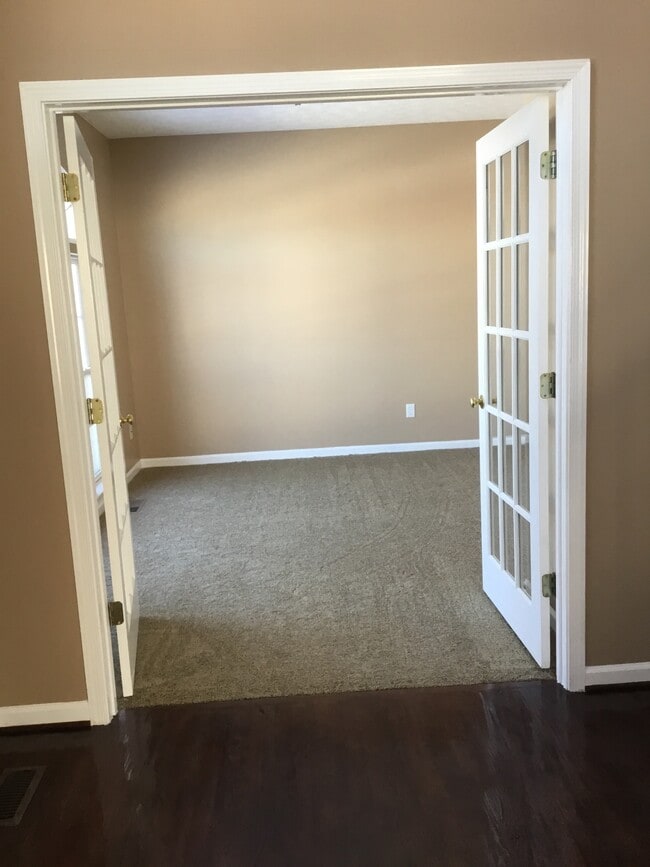 Building Photo - 5573 Woodmansee Way