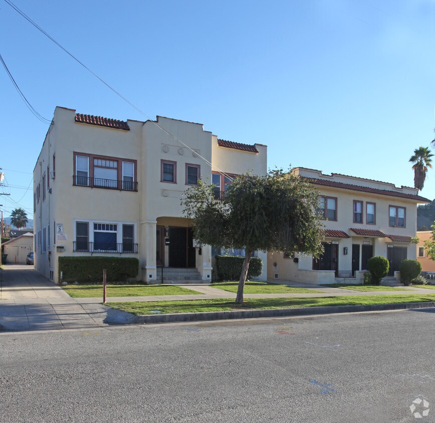 Building Photo - 117-121 E Avenue 44