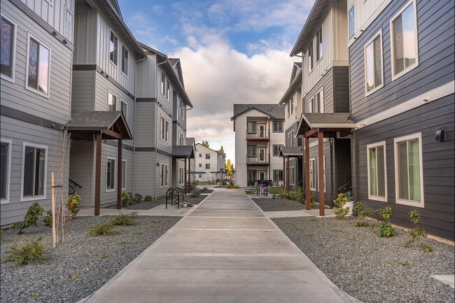 Building Photo - Woodburn Place Apartment Homes