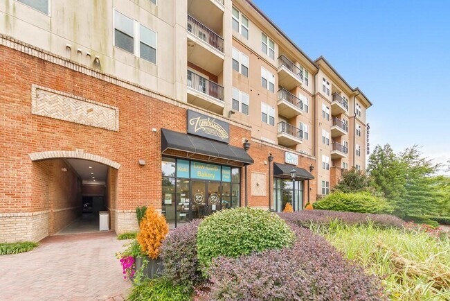 Building Photo - 901 Abernathy Rd NE
