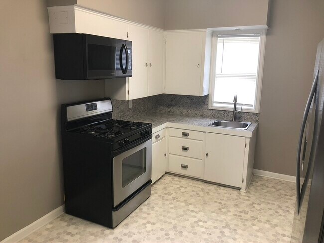 Foto del edificio - 4936 Woolworth Ave