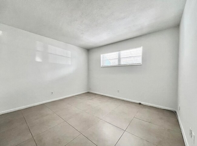 Foto del edificio - 301 N L St