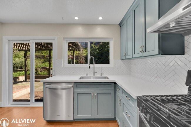 Building Photo - Gated Cimarron 3 Bed/ 2 Bath Home with Garage & Community Amenities