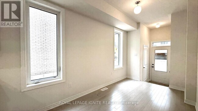 Photo du bâtiment - 1234 Elizabeth MacKenzie Dr
