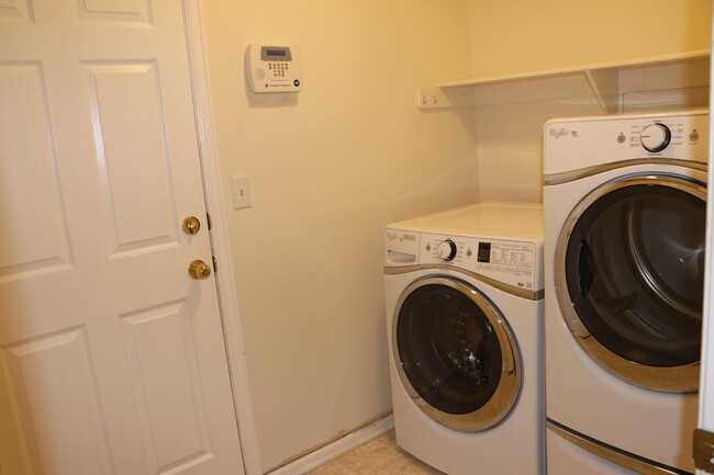 Laundry/Mud Room - 10318 rotherwood cir