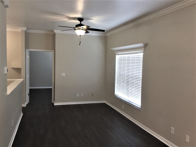 Building Photo - 1520 Presidio Drive