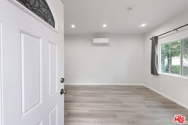 Building Photo - 10136 Forbes Ave