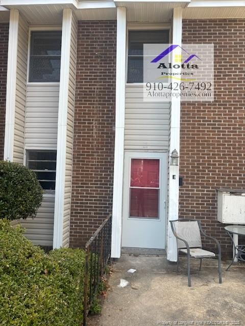 Foto del edificio - 573 Winding Creek Rd