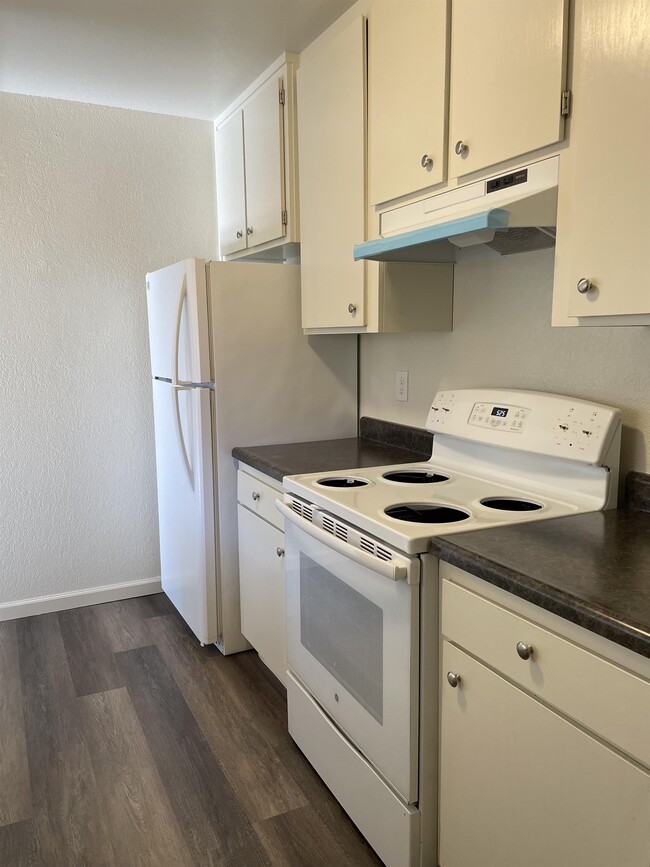 Building Photo - 2850 Tachevah Dr