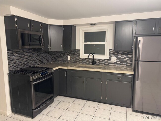 Foto del edificio - 235 Robert Dr