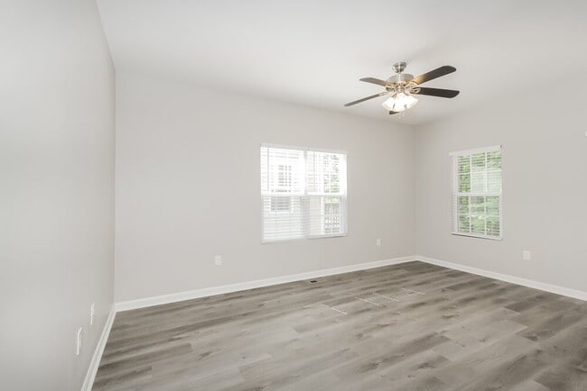 Foto del edificio - 111 Lookout Point Pl