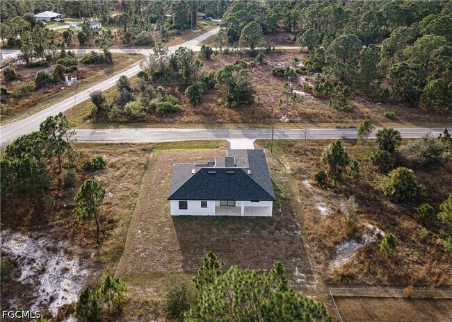 Building Photo - 987 Edgerton Ave