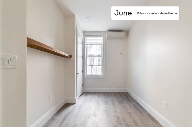 Building Photo - Private bedroom in 2 bed/1 bath Home