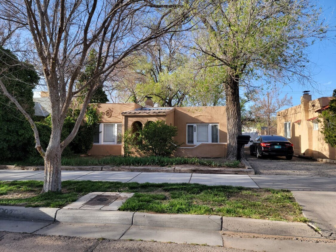 Primary Photo - 2 BEDROOM AND 1 BATH NEXT TO UNM CAMPUS