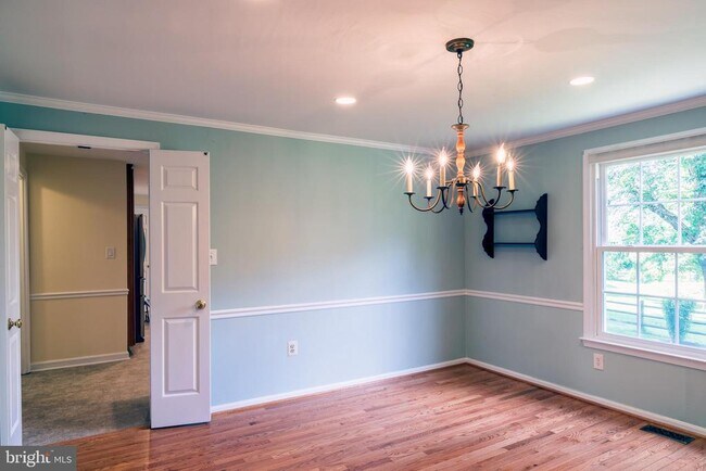 Building Photo - 15633 Gold Ring Way