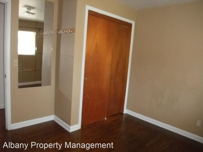 Building Photo - 2 br, 1 bath House - 1550 NW Van Buren Ave