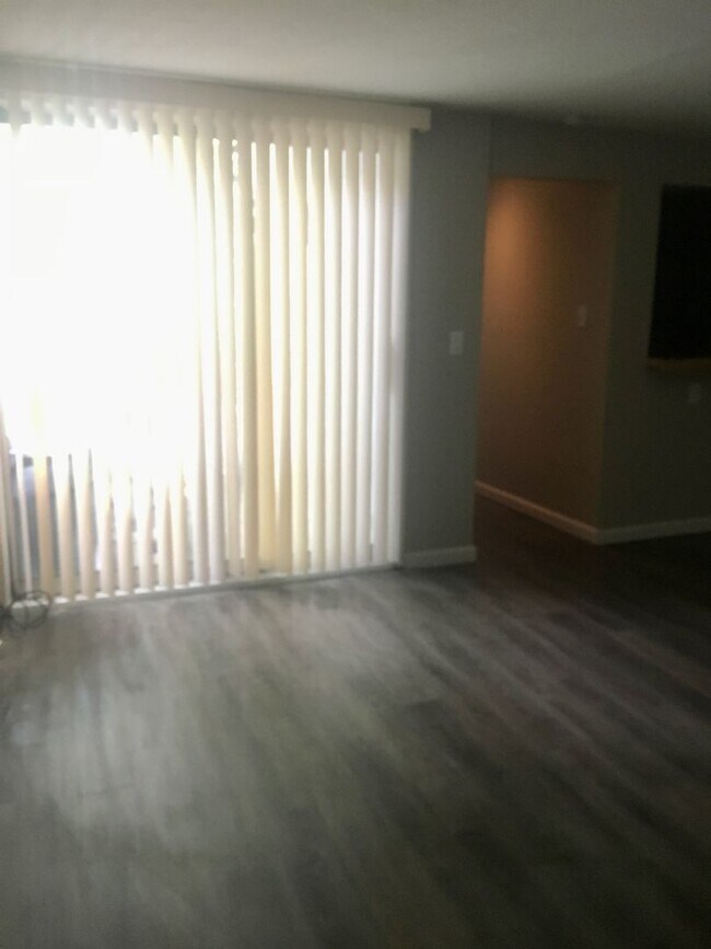 Foto del edificio - *** Beautiful & Updated Apartment in Mt. Washington * 1 Block to Grandview Ave * Pet Friendly * A...