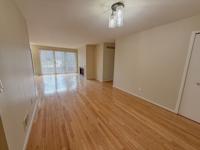 Building Photo - MAPLE PLACE CONDOMINIUM