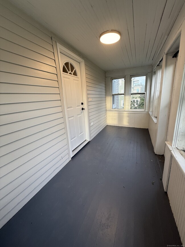 Building Photo - 820 Burbank Ave