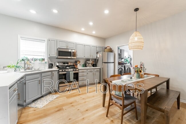 Building Photo - 2322 N Talbott St