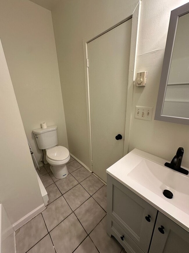 520 Ferry St Unit 1, Easton, PA 18042 Room for Rent in Easton, PA