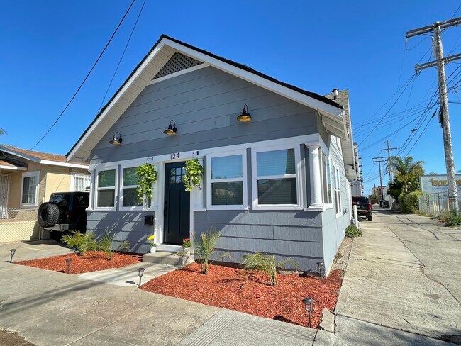 Building Photo - 124 E 7th St