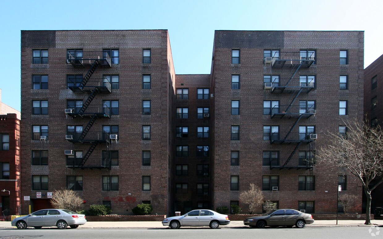 Foto principal - 2411 Nostrand Ave