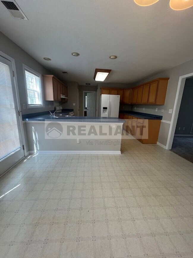Foto del edificio - 2108 Heath Land Pl