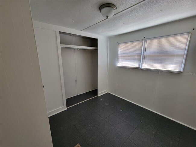 Building Photo - 10386 SE 52nd Ct
