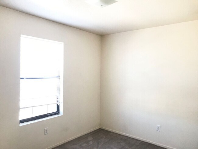 Foto del edificio - 1104 Leslie Cir