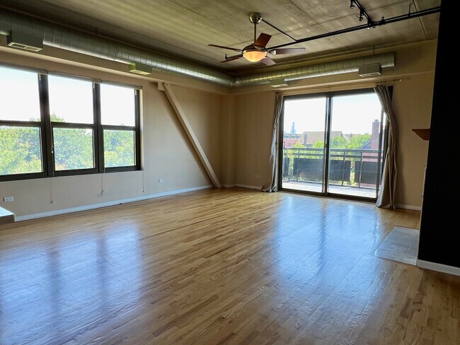 Building Photo - 1735 W Diversey Pkwy