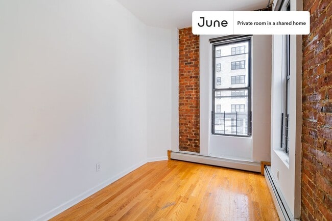 Building Photo - Room in Shared 4 bed/4 bath home