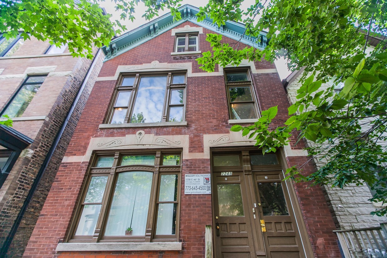 Primary Photo - 2245 W Shakespeare Ave