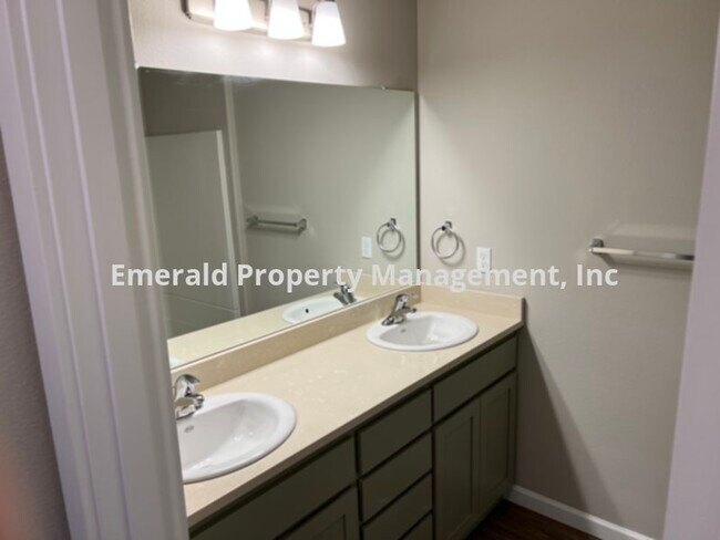 Building Photo - Brand New 3 bedroom townhouse Condos w/garage