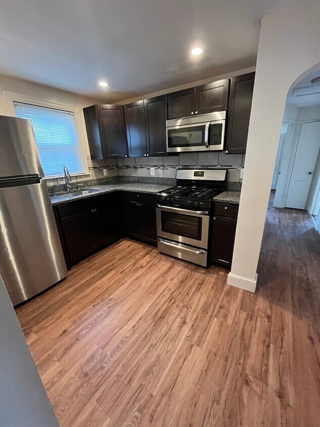 Primary Photo - 49 Ridgeview Ave