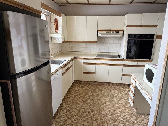 Photo du bâtiment - 410 Leslie Ave