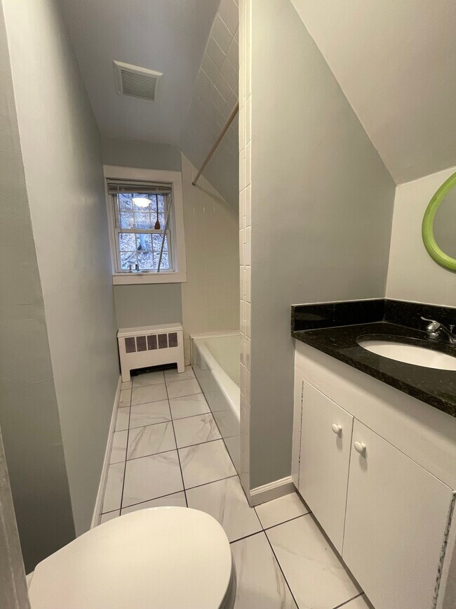 Bathroom - 21 High St