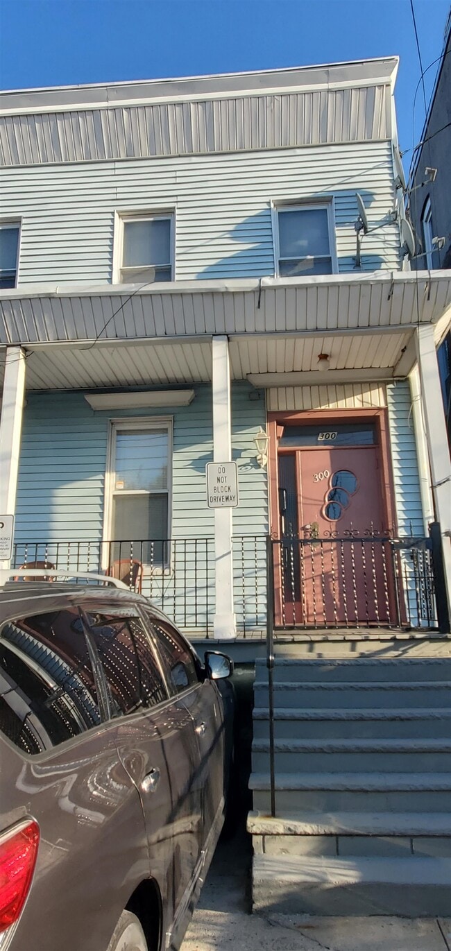 Building Photo - 300 New York Ave