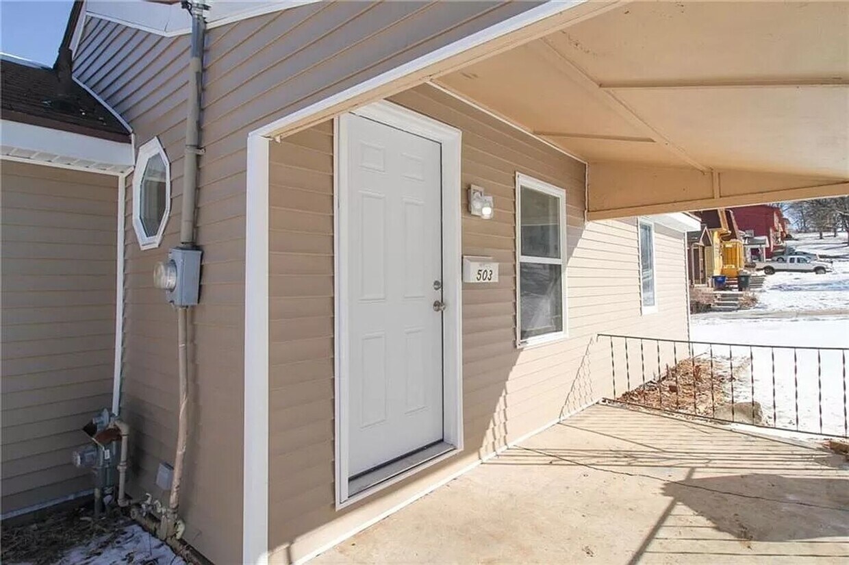 Primary Photo - Remodeled 2 Bed 1 Bath