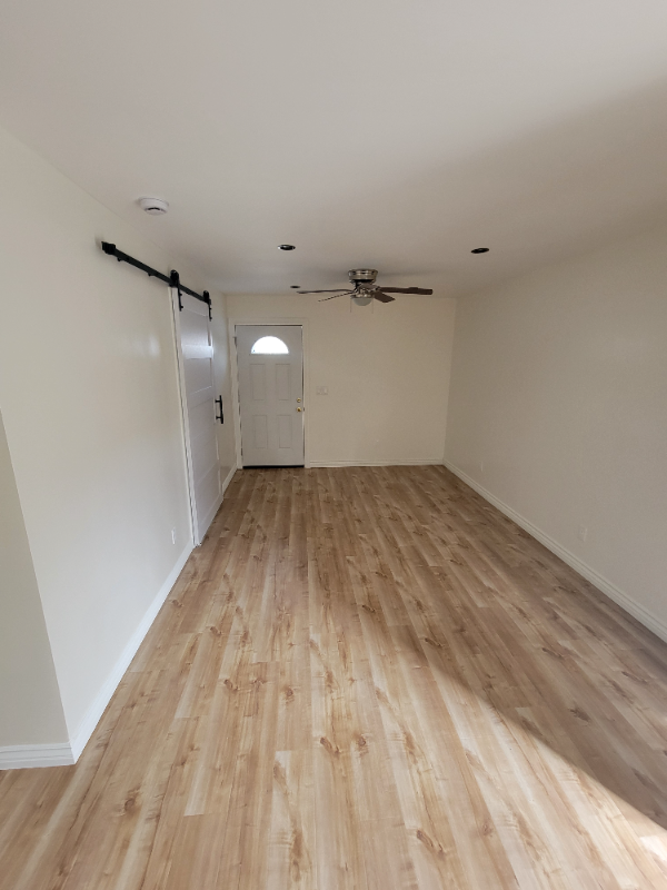 Foto del edificio - 22235 Burton St