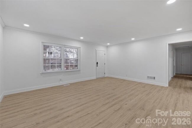 Foto del edificio - 631 Townsend Ave