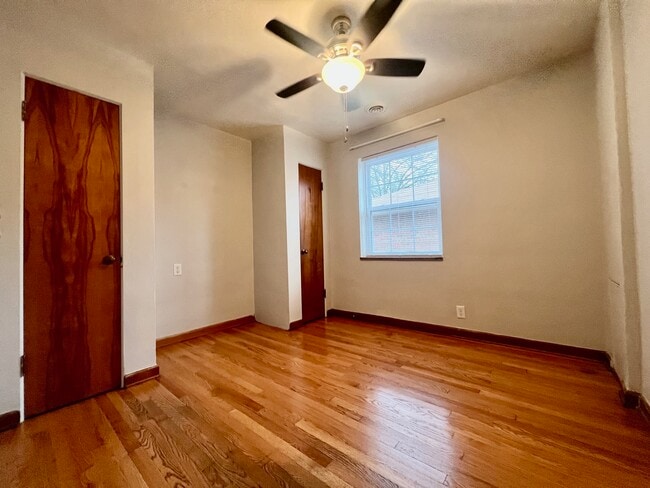 Building Photo - 5821 Sunshine Dr