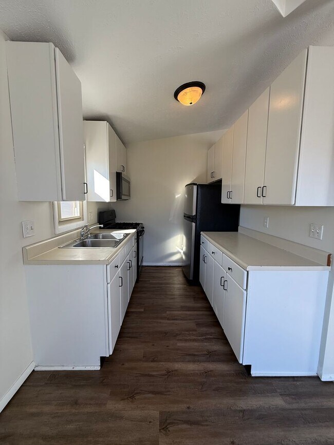 Foto del edificio - Incredible Large 4 Bedroom House!