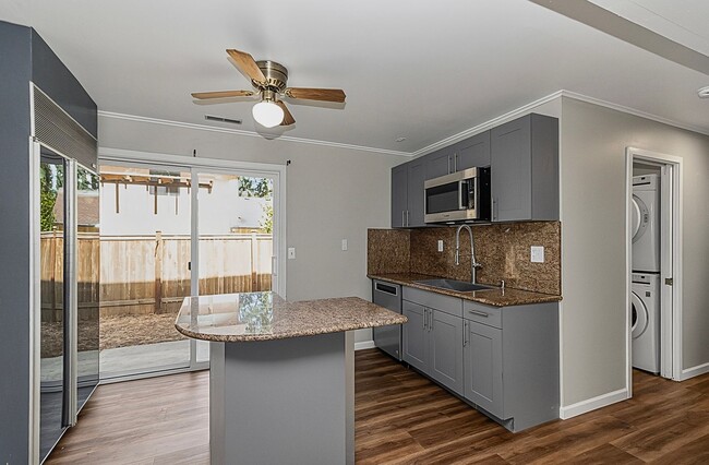 Foto del edificio - 716 N 182nd St