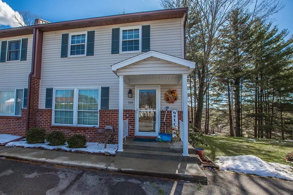 Front - 706 Chert Ln