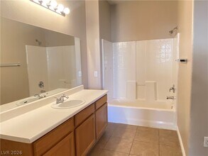 Building Photo - 3400 Cabana Dr