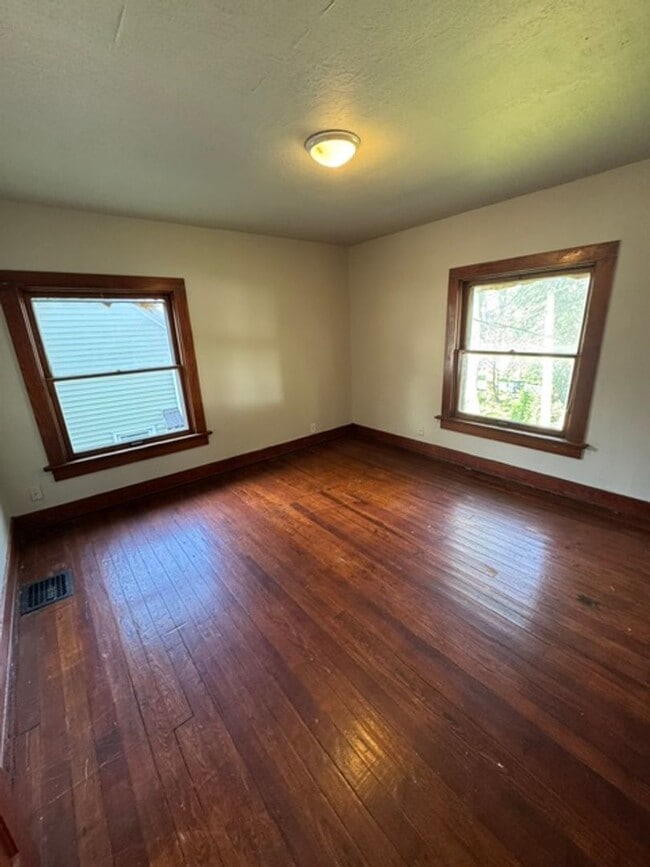 Building Photo - 1307 St Marys Ave