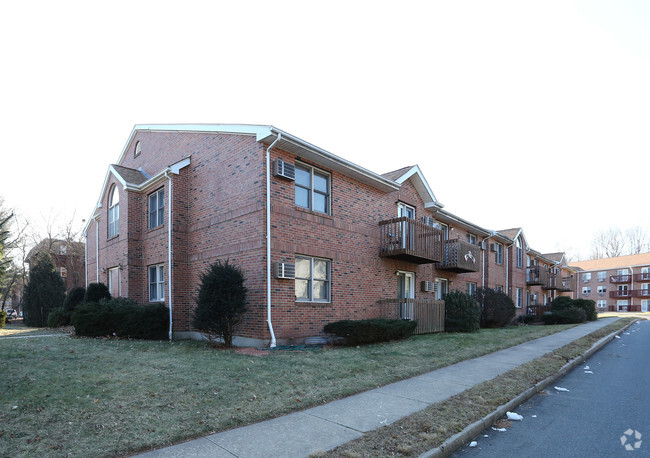 Foto del edificio - Twin Pines Apartments