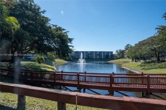 Foto del edificio - 1865 Palm Cove Blvd