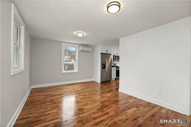 Foto del edificio - 49 Long Hill Ave